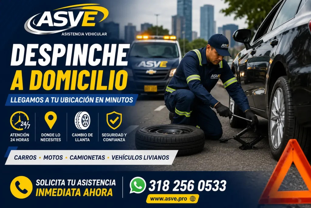 Técnico de asistencia vehicular realizando cambio de llanta a domicilio en vehículo varado con servicio de despinche ASVE en Bogotá